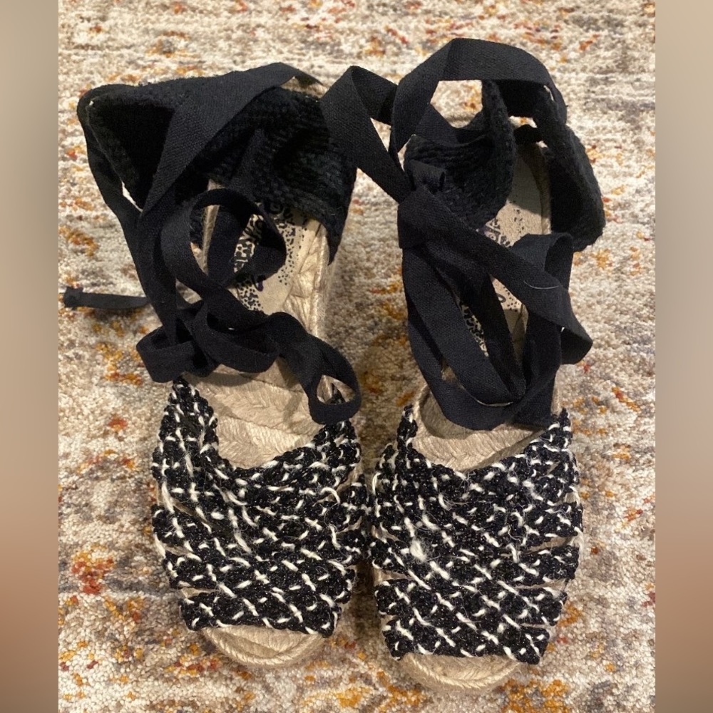 Nwot Free People lace up wedges, size 6
